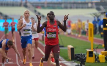 David Kapaiko Sekento crossing 1500m finish line