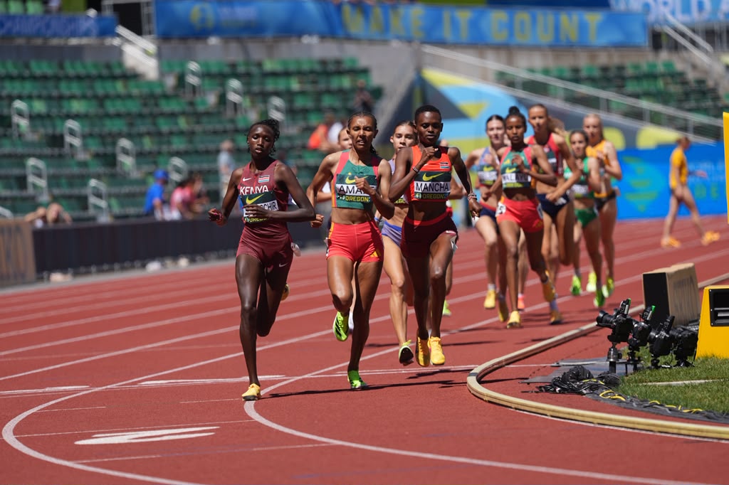 Josephine Sembeyo Mancha and Caren Chepchirchir in 1500m final
